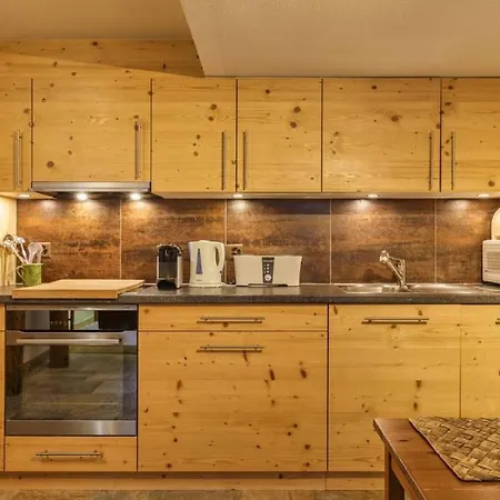 Armailli Beautiful 3 Bedroom With Fireplace