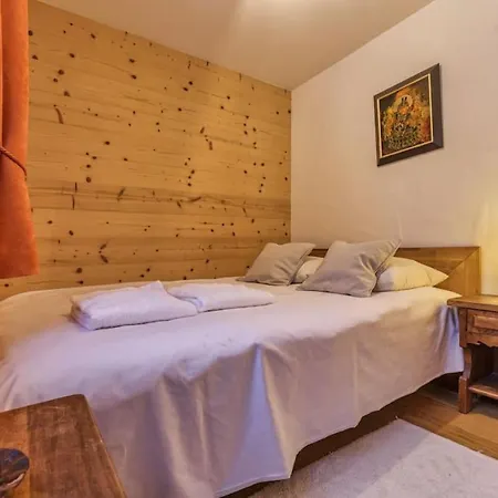 Armailli Beautiful 3 Bedroom With Fireplace
