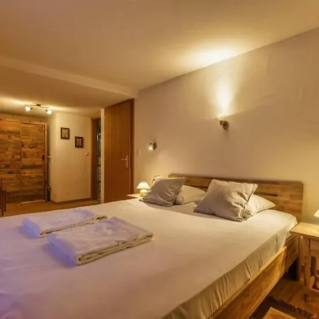 Armailli Beautiful 3 Bedroom With Fireplace
